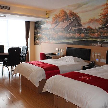 Thank Inn Plus Hotel Sichuan Neijiang Hongxing Red Star Macalline Exterior foto