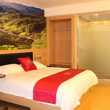 Thank Inn Plus Hotel Sichuan Neijiang Hongxing Red Star Macalline Exterior foto